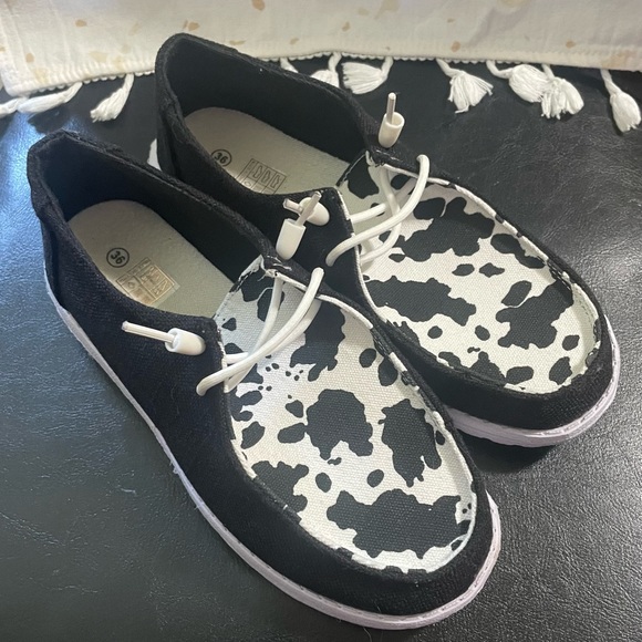 EUC COW PRINT LOAFERS - Picture 3 of 4